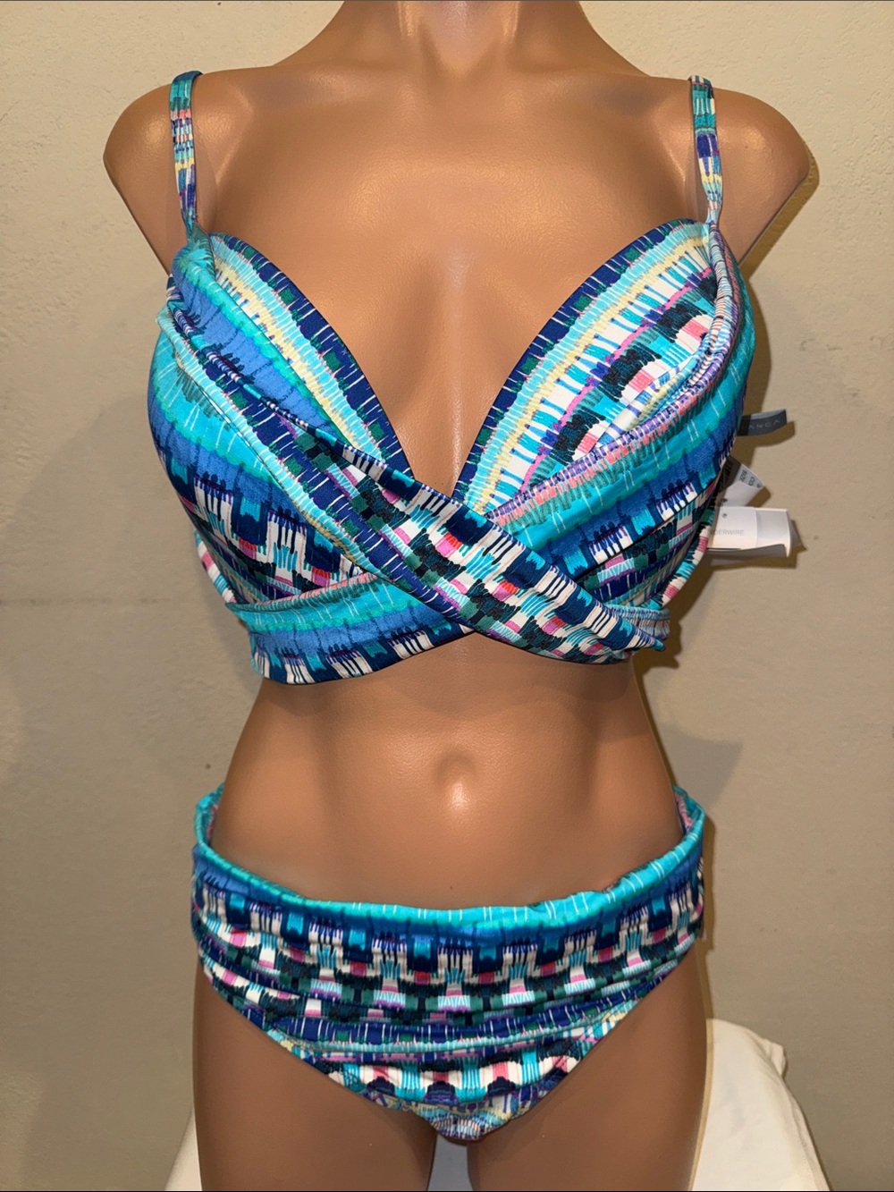 NWT La Blanca Poolside Global Jive Wrap Bikini  2 piece set underwire Bra